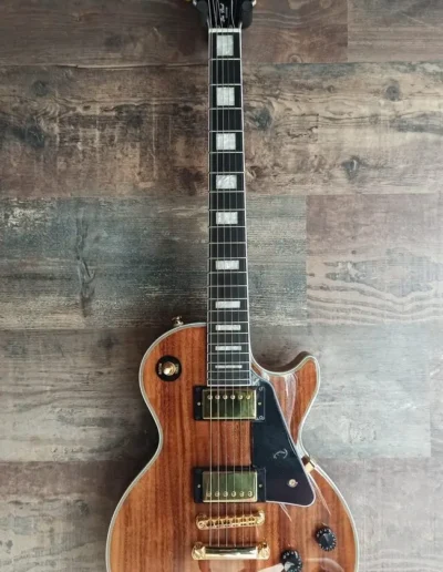 Exposición en pared de guitarra Epiphone Les Paul custom Koa