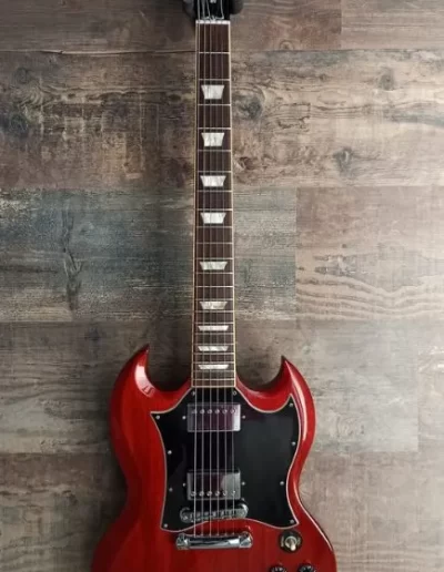 Exposición en pared de guitarra Gibson SG Standard