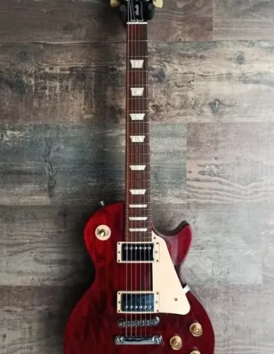 Exposición en pared de guitarra Gibson Les Paul Studio Wine Red