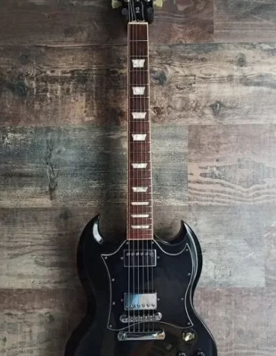 Exposición en pared de guitarra Gibson SG Standard Black