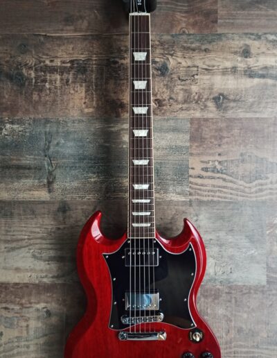 Exposición en pared de guitarra Gibson SG Std Cherry