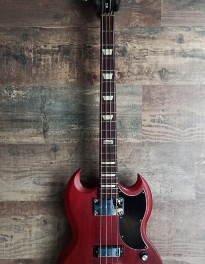 Exposición en pared de guitarra Gibson SG Standard Bass 2015 Heritage Cherry