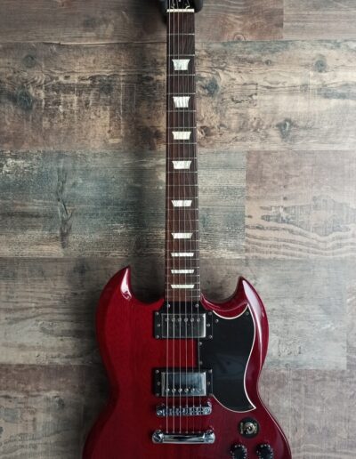 Exposición en pared de guitarra Epiphone G400 SG Cherry